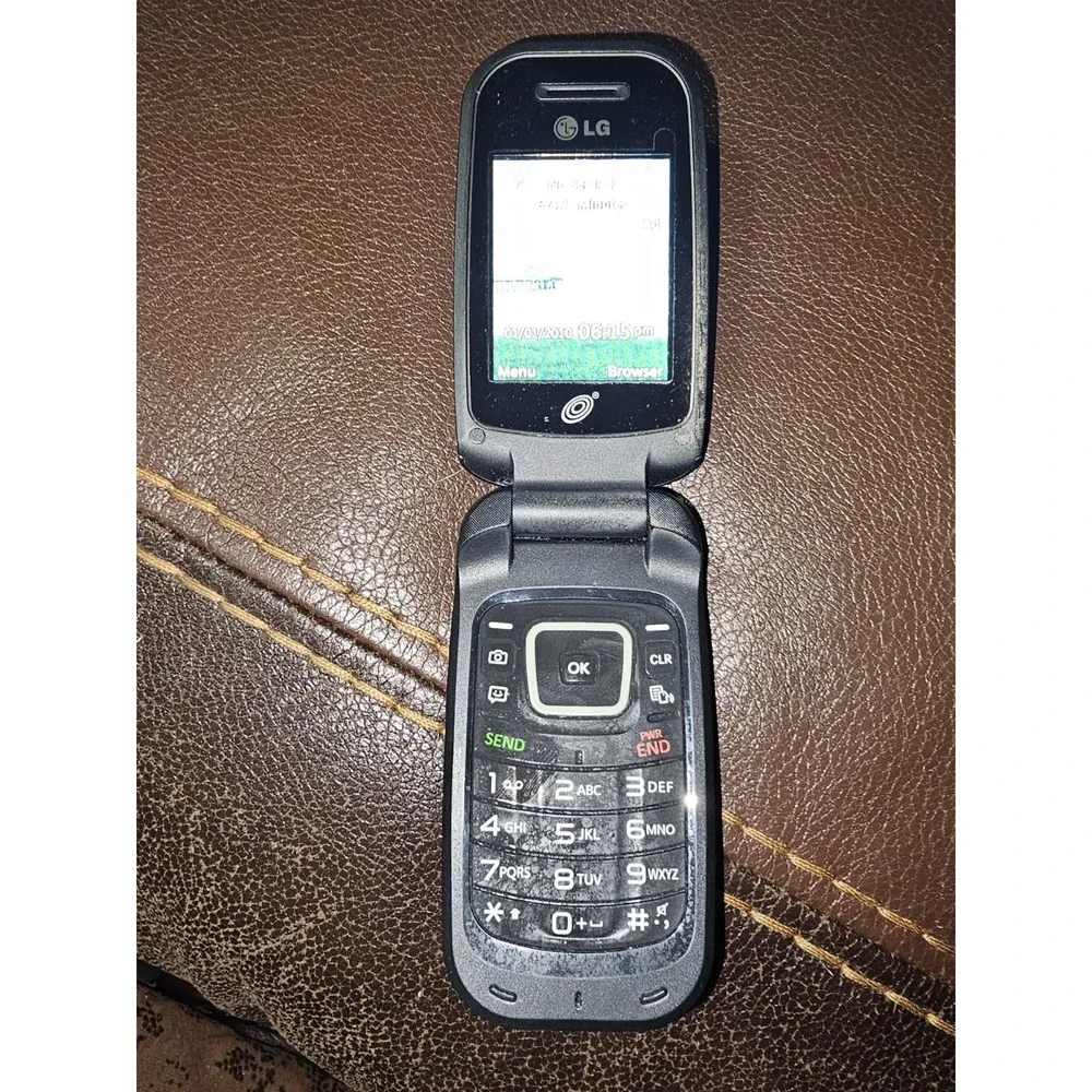 LG 441G Black Flip Phone TracFone Basic Cellular Phone Tested Powers On